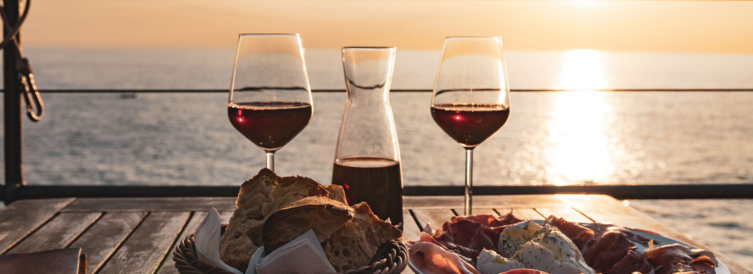 Slide Guter Wein und gutes Essen